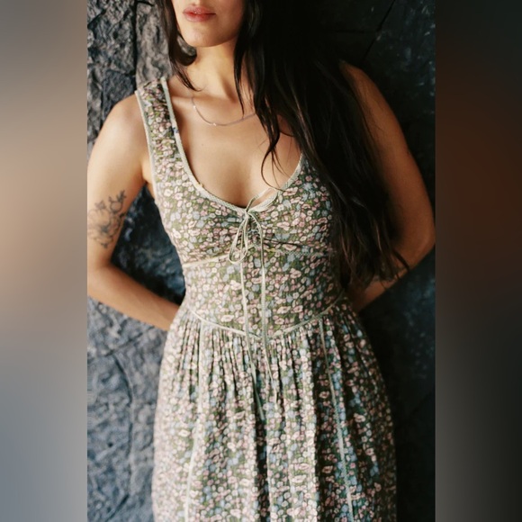 Christy Dawn Alessandra dress in Fern Flanders Poppy - Picture 13 of 13